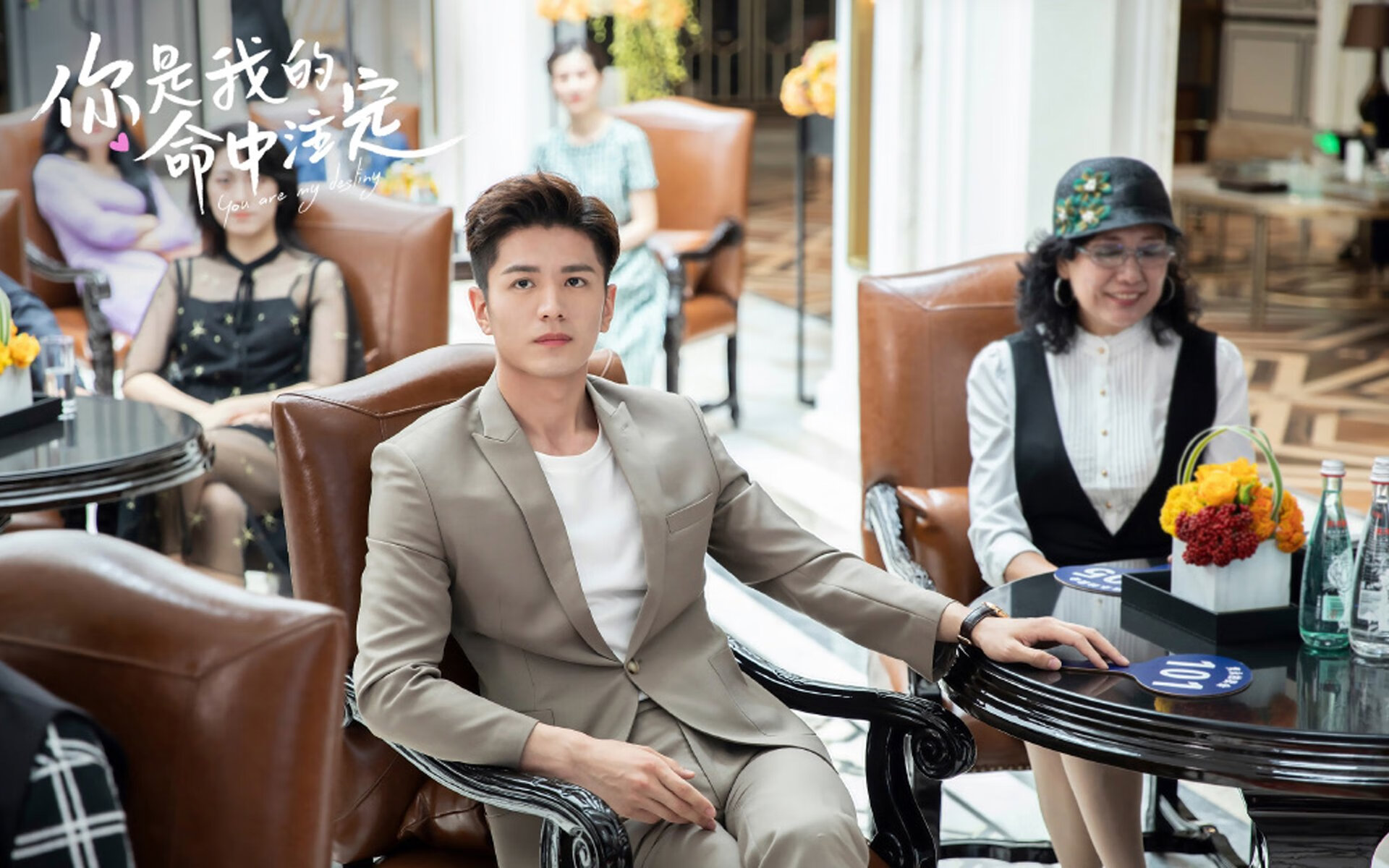 西甲:巴萨2-2战平塞维利亚,莱万梅开二度难掩失误,巴萨1比0莱万特