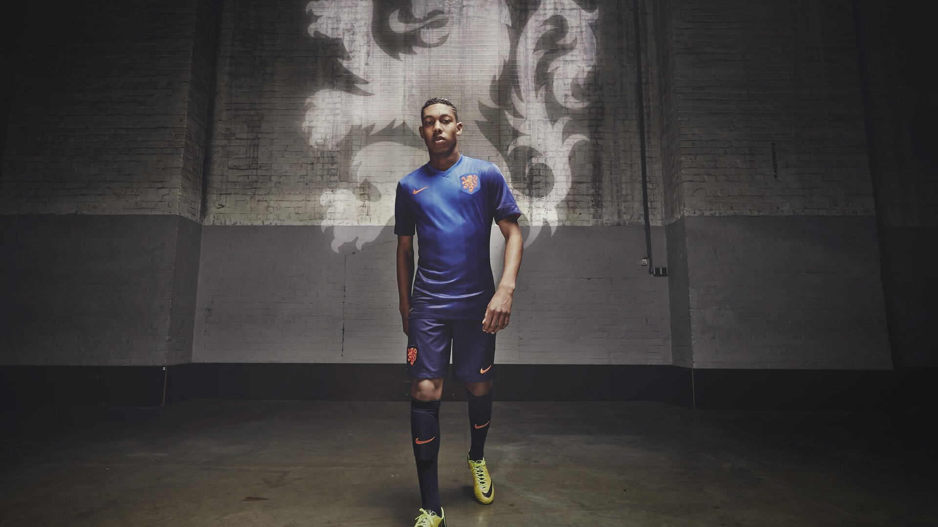 社会影响：足球赛事对城市发展的推动作用，足球反映社会